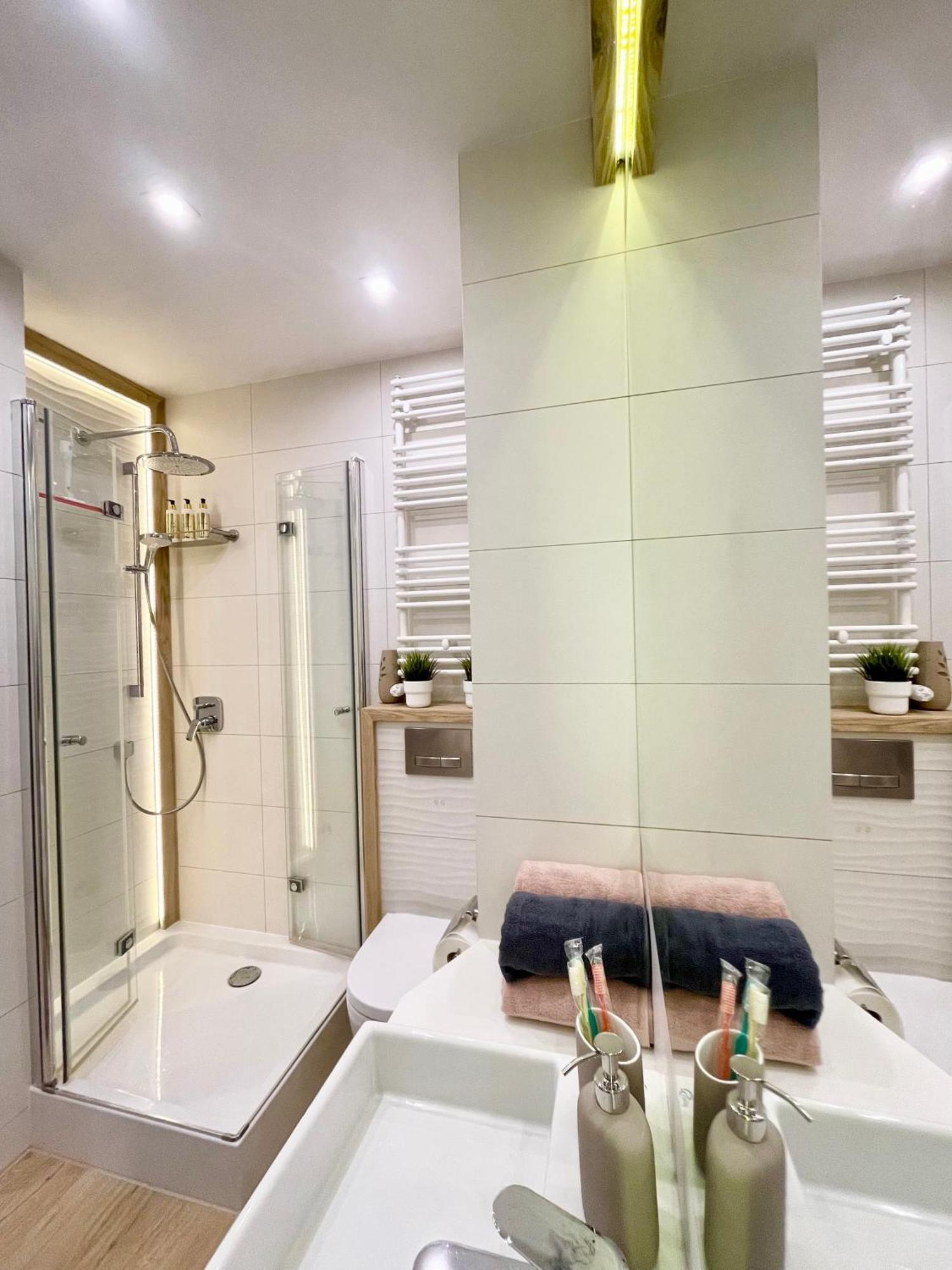 ורוצלב Comfortable Apart, Old Town, Free Parking, Hanging Bed, Wi-Fi, Lift, Aircon,Self Check-In 24H, Stare Miasto, Winda, Nowy Budynek, Garaz 0 Zl, Klima מראה חיצוני תמונה